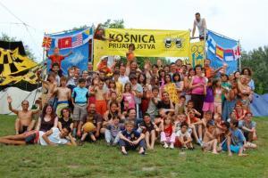 Un campo in Serbia per i bambini e le bambine orfani e meno fortunati