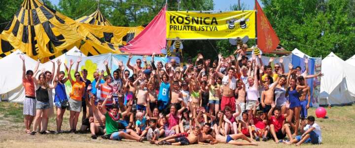 Alveare dell’amicizia! Campo con bambini e bambini in Serbia