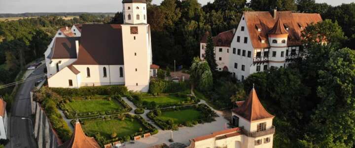 Il castello delle fiabe diventa spazio culturale! Aiuta il restauro di un castello in Germania.
