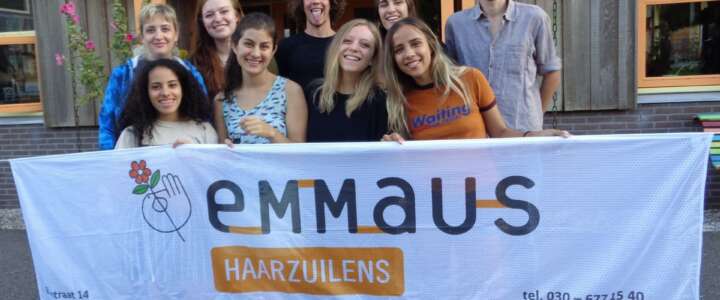 Un campo di volontariato con “Emmaus”: movimento impegnato nella lotta per la realizzazione della dignità della persona umana.