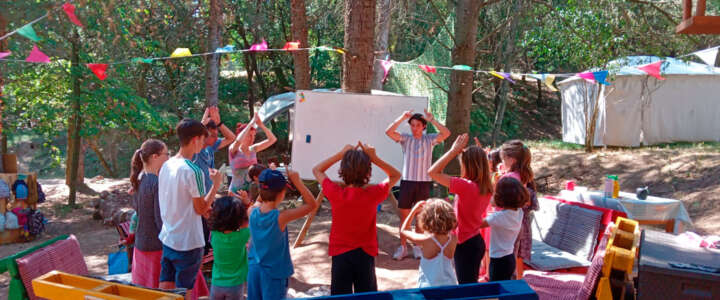 Campo al “Chestnut Tree School”: Educazione ecologica attraverso la non-violenza in Catalugna