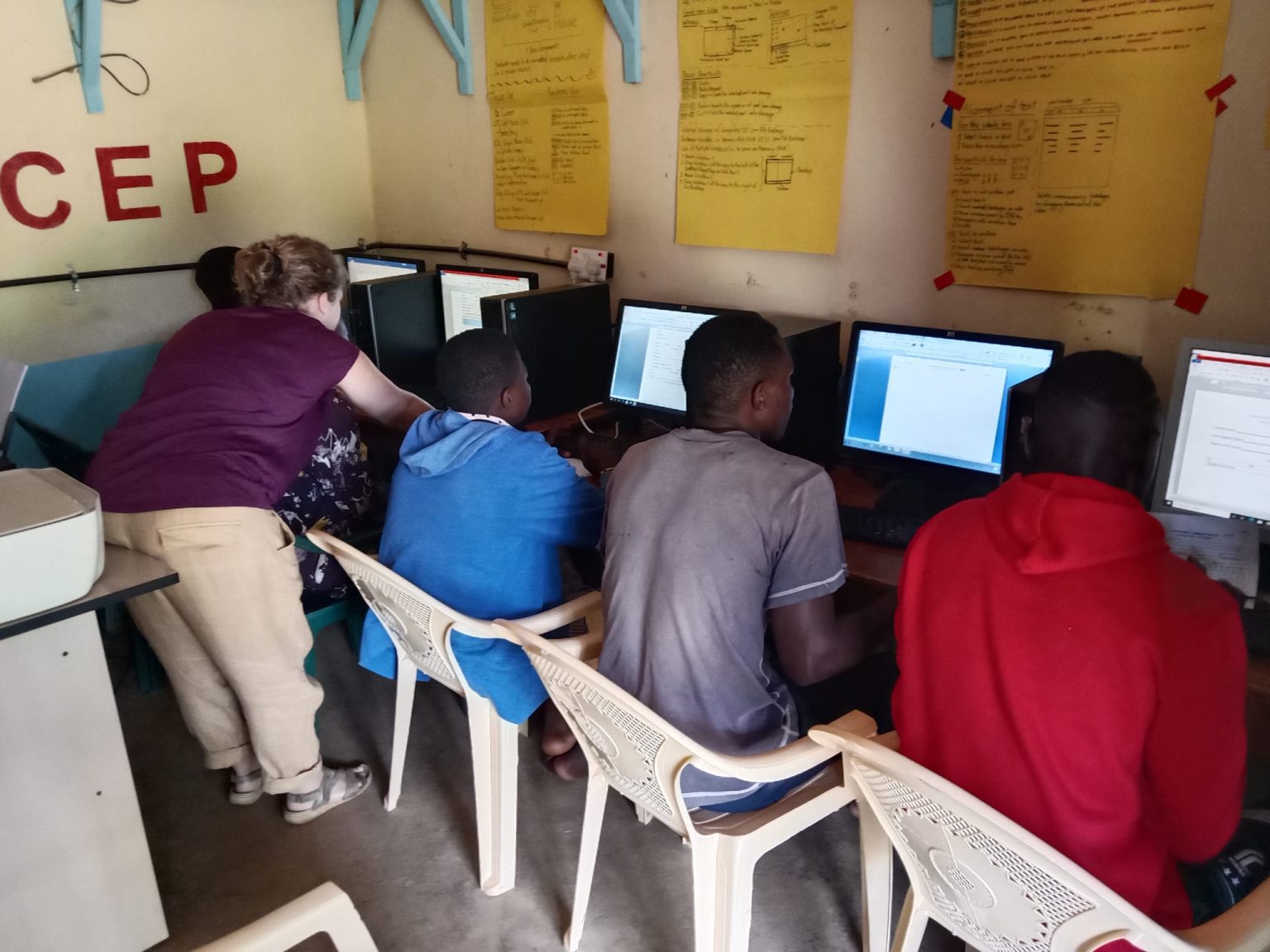 Volontariato in Kenya: insegnare informatica e supportare i giovani