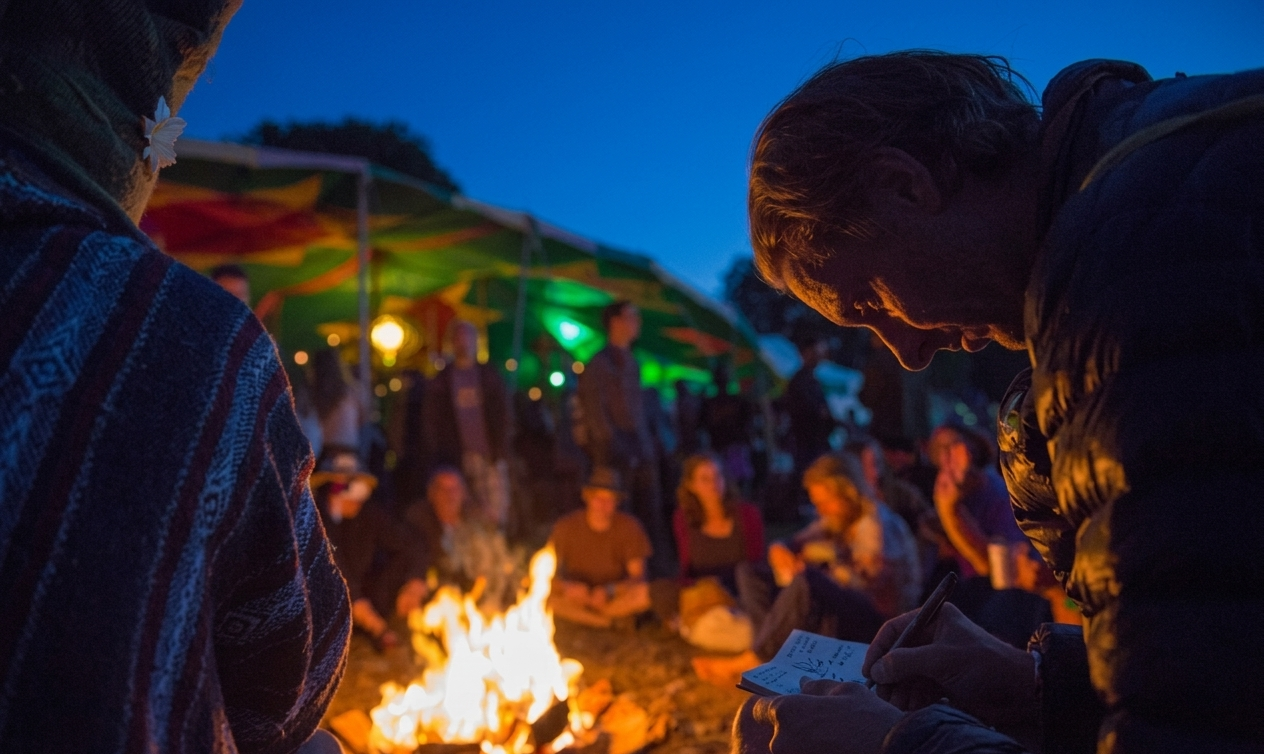 Festival Buddhista tra natura e comunità: volontariato nel cuore del Somerset